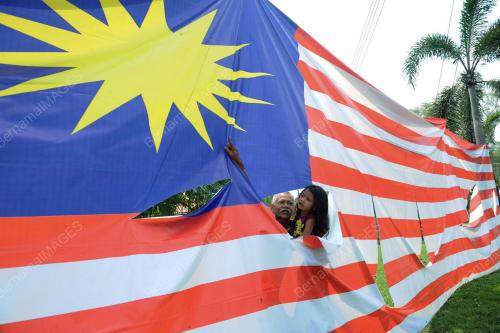PK02_30082013_BENDERA