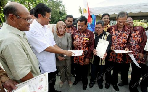 AHMAD SHABERY CHEEK