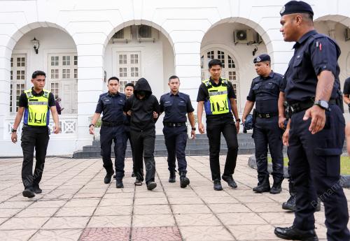 PEGAWAI POLIS DAKWA