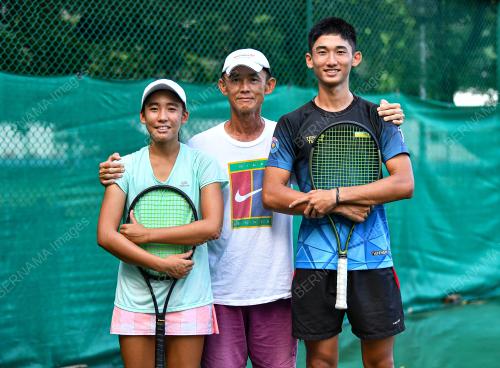 ATLET TENIS NEGARA CEKAL BERLATIH