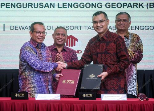 DATUK SERI SAARANI MOHAMAD