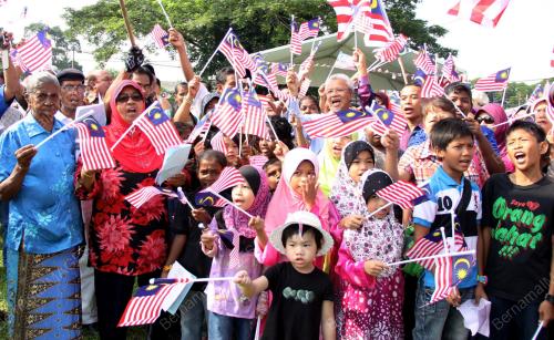 PK03_02092012_KIBAR_BENDERA