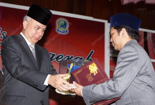 RAJA DR. NAZRIN SHAH