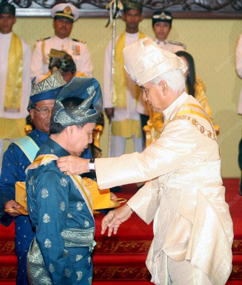 SULTAN AZLAN SHAH