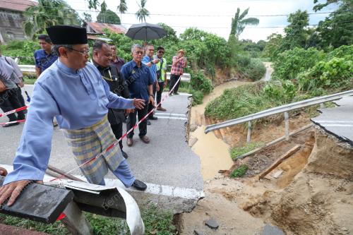 DATUK SERI NIZAR JAMALUDDIN