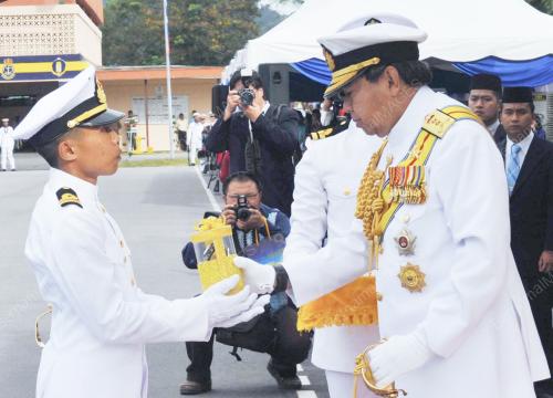 SULTAN SHARAFUDDIN IDRIS SHAH