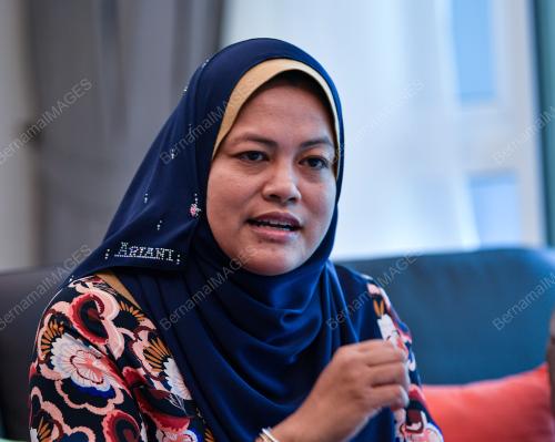 DATUK NOLEE ASHILIN MOHD RADZI
