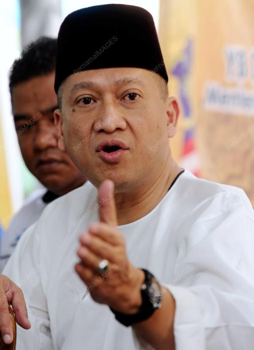 PK03_03082013_NAZRI