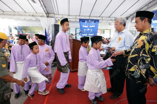 AHMAD HUSNI HANADZLAH