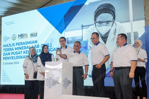 DATUK SERI SAARANI MOHAMAD