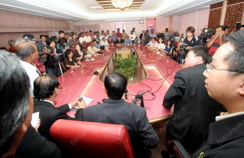 MOHAMAD NIZAR JAMALUDDIN