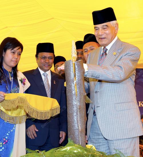 SULTAN AZLAN SHAH