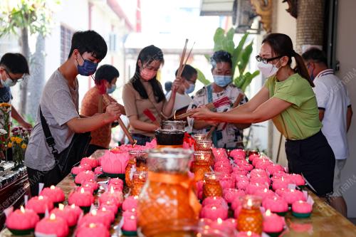 TINJAUAN SAMBUTAN HARI WESAK