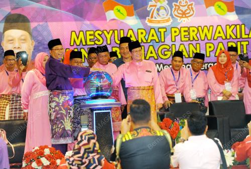 PK03_04092016_UMNO_PARIT