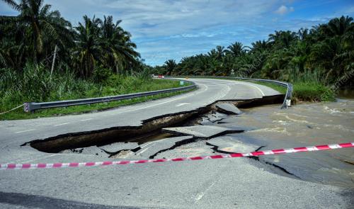 JALAN CHIKUS DI LANGKAP DITUTUP AKIBAT BANJIR