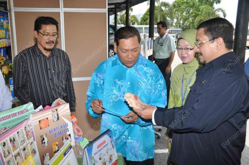 MOHD NIZAR ZAKARIA
