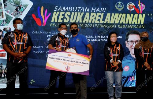 DATUK SERI AHMAD FAIZAL AZUMU