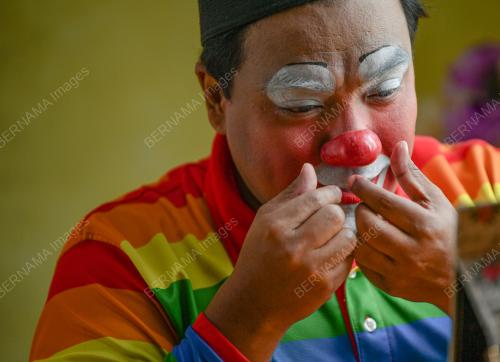 BADUT TAWARKAN SERVIS SANITASI DI RUMAH