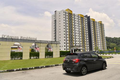 RUMAH TERBENGKALAI D'AMAN RESIDENSI MERU RAYA