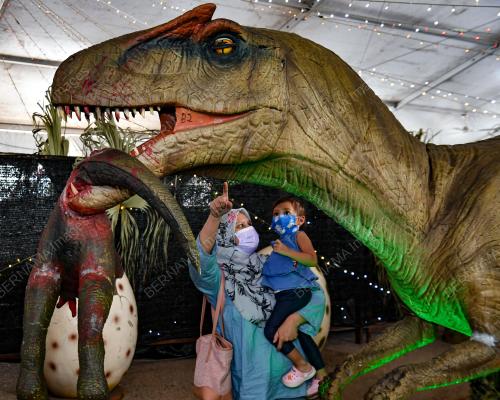 PAMERAN REPLIKA DINOSAUR DI IPOH