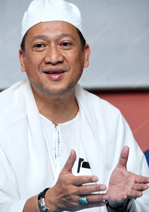 PK03_07072012_NAZRI_AZIZ