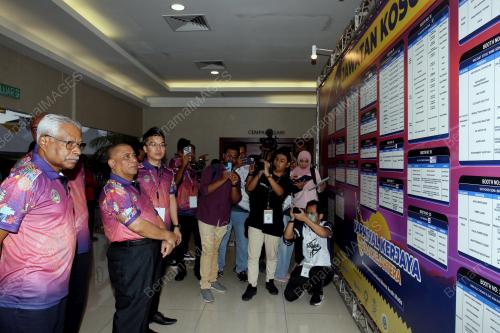 DATUK SERI SAARANI MOHAMAD