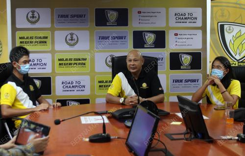 ATLET TENIS NEGARA TERIMA SUMBANGAN