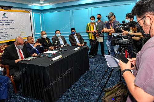 DATUK SERI SAARANI MOHAMAD