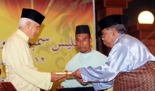 SULTAN AZLAN SHAH