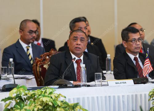 DATUK SERI SAARANI MOHAMAD