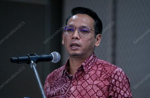 MOHD AZLAN HELMI