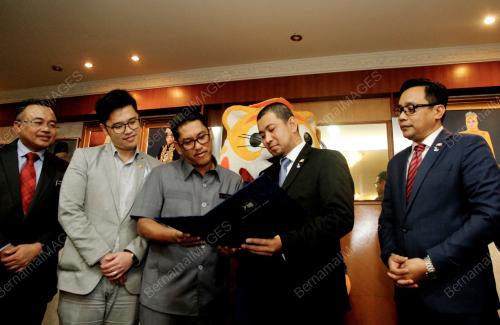 DATUK SERI AHMAD FAIZAL AZUMU