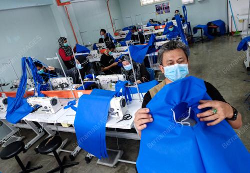 PENGHASILAN PPE DARI SUKARELAWAN UITM (COVID-19)