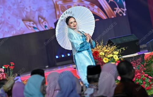 LENTERA_BATIK