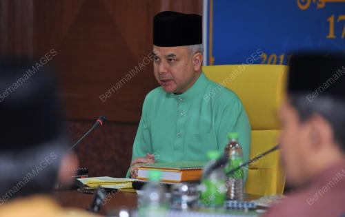 RAJA DR. NAZRIN SHAH