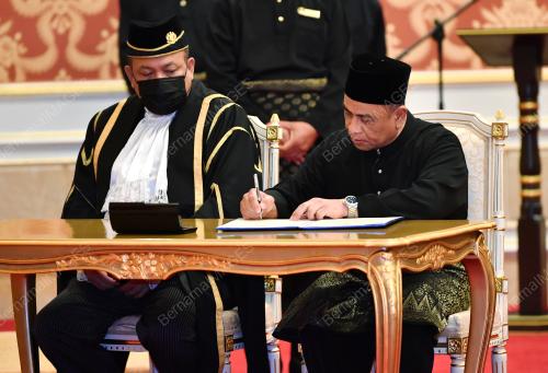 ISTIADAT MENGANGKAT SUMPAH SEBAGAI MENTERI BESAR PERAK