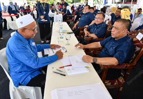 DATUK SERI SAARANI MOHAMAD