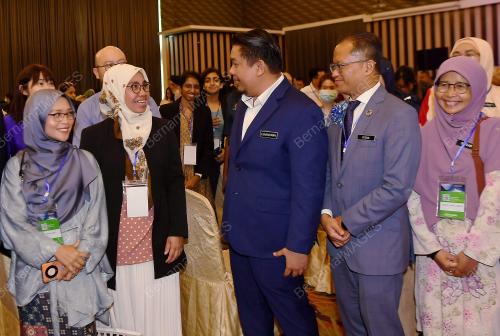 DATUK LUKANISMAN AWANG SAUNI