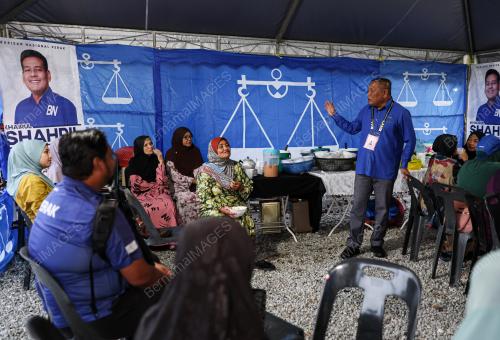 DATUK MOHD NIZAR ZAKARIA