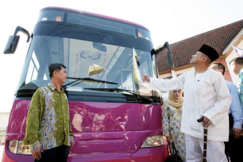 NAZRI AZIZ