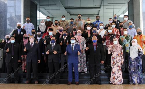 DATUK ZAINOL FADZI PAHARUDIN