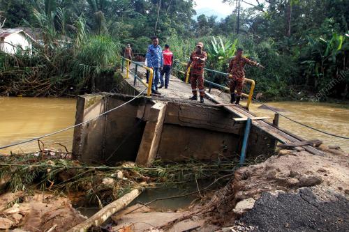 MANGSA BANJIR KILAT DI SAHOM