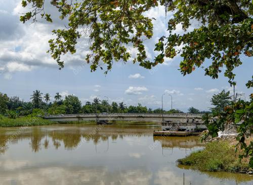 WARIS DAN PENDUDUK SETEMPAT