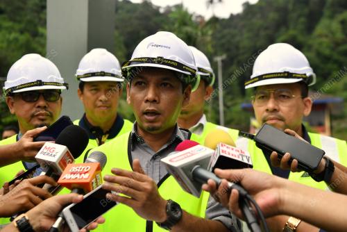 EXCO AZLAN HELMI