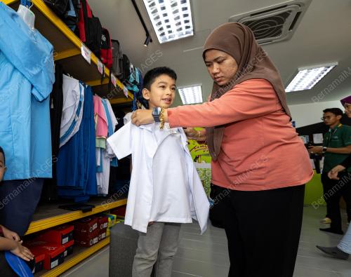 BANTUAN AWAL PERSEKOLAHAN