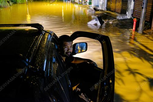 TINJAUAN KEJADIAN BANJIR KILAT