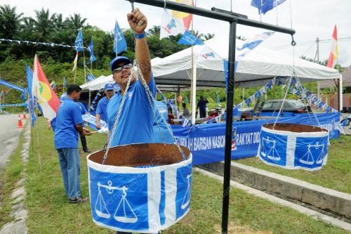 PK03_14042013_BENDERA