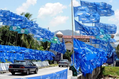 PK03_15042013_BENDERA