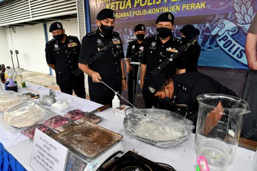 DATUK MIOR FARIDALATHRASH WAHID
