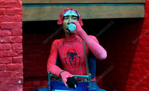 SPIDERMAN PENGHIBUR JALANAN